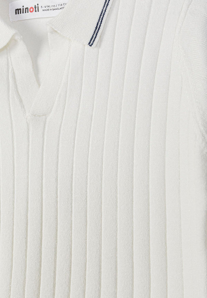 Detail of off-white knitted polo t-shirt with a collar and vertical stripes.
