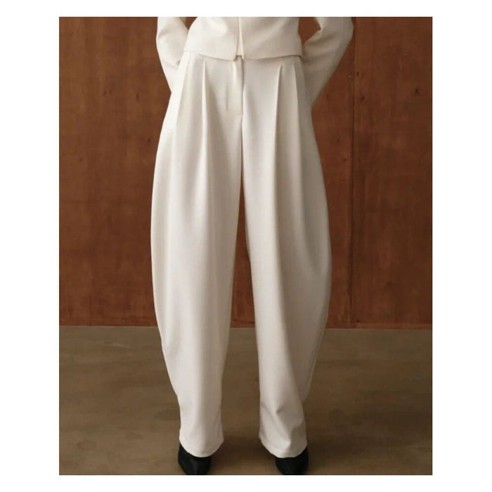 A white pants s