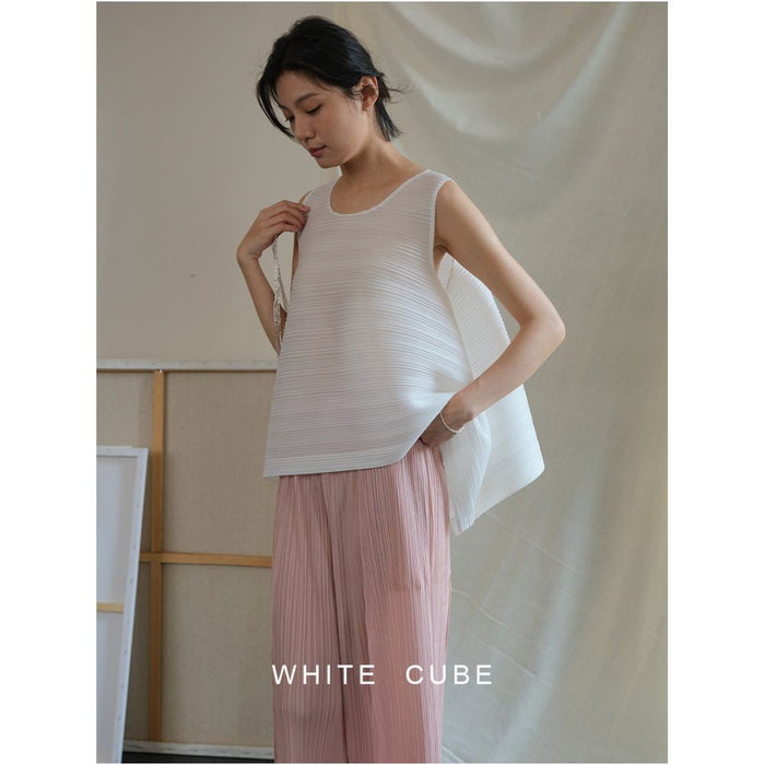 Whitecube elegant design with a trendy deconstructed irregular hem slimming and breathable vest image 2