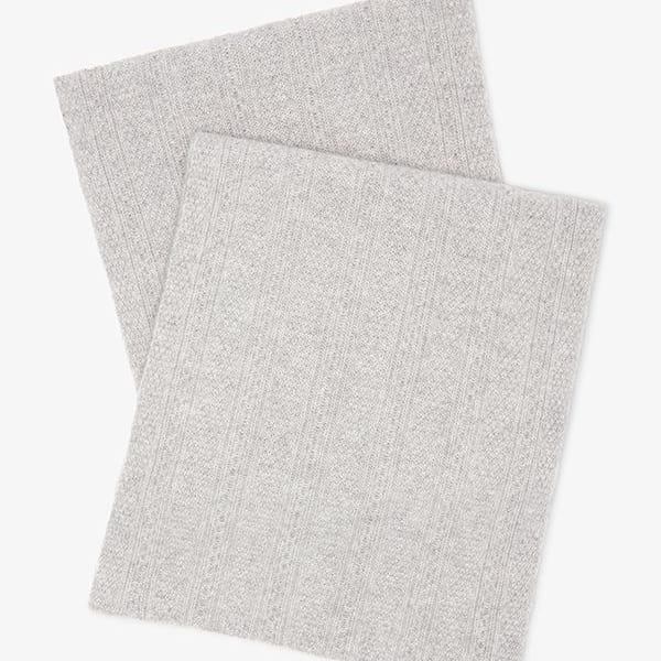 Packshot image of the Circle Cable Scarf—Cashmere in Heather Gray | Still | Exclude