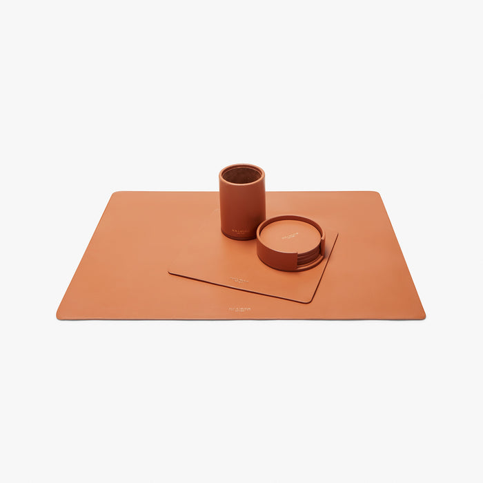 Desk accessories packshot.