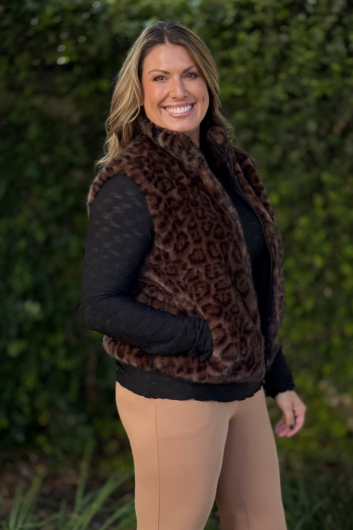 Renuar Vegan Leopard Vest in Chestnut