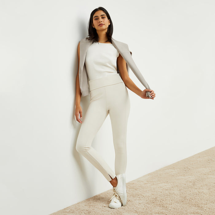 Front image of a woman standing wearing the stella legging in pearl | Lead
